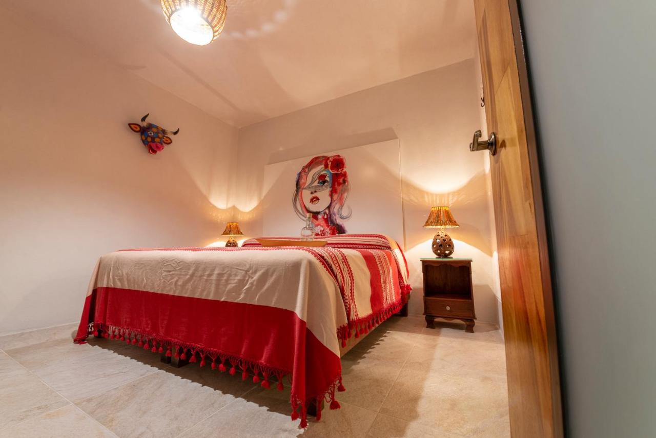 Habitación con cama extragrande interior