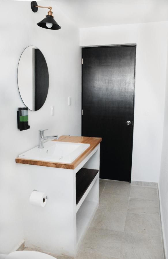 Habitación con cama grande