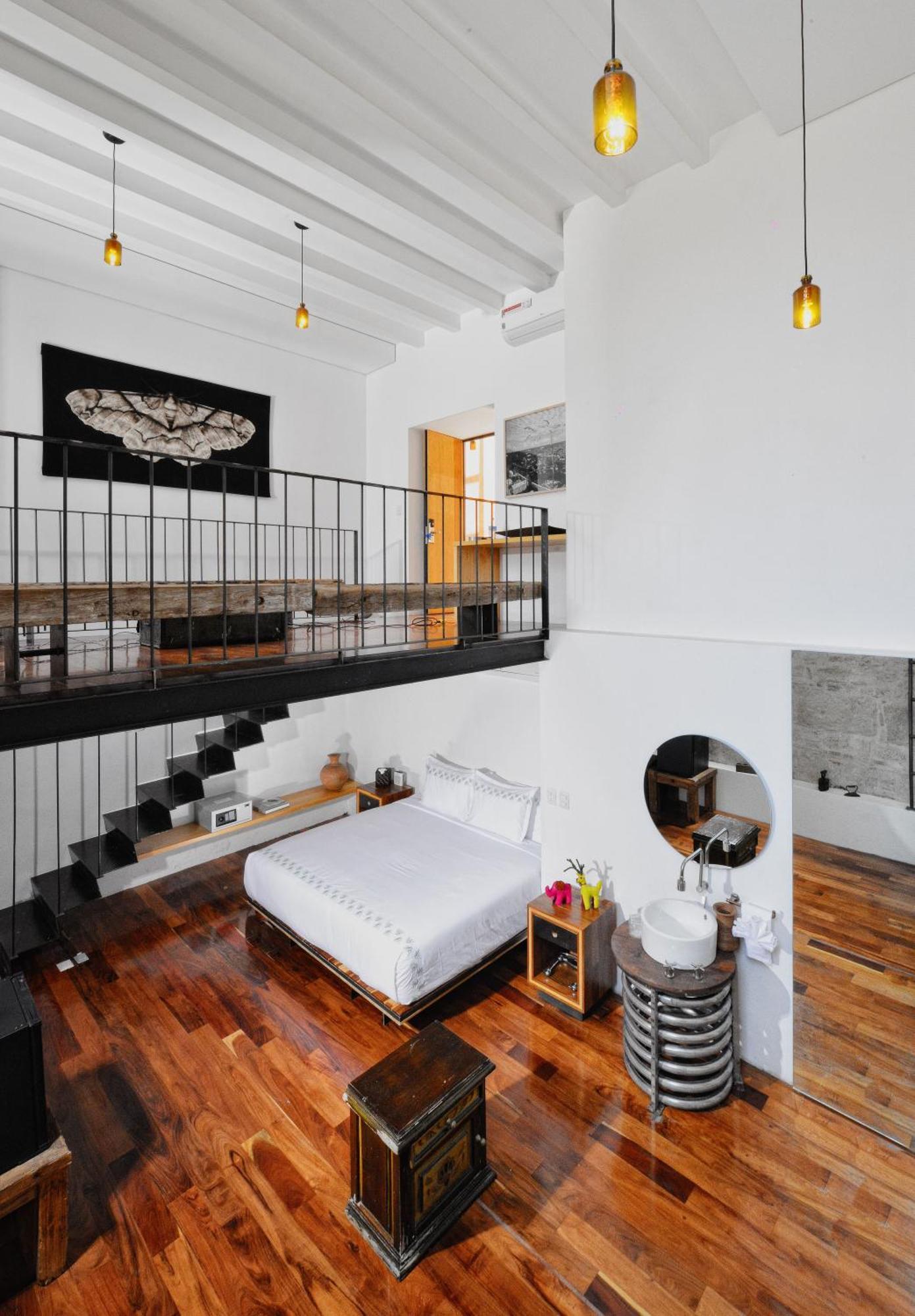 King Suite with Balcony,527242779:JPEG